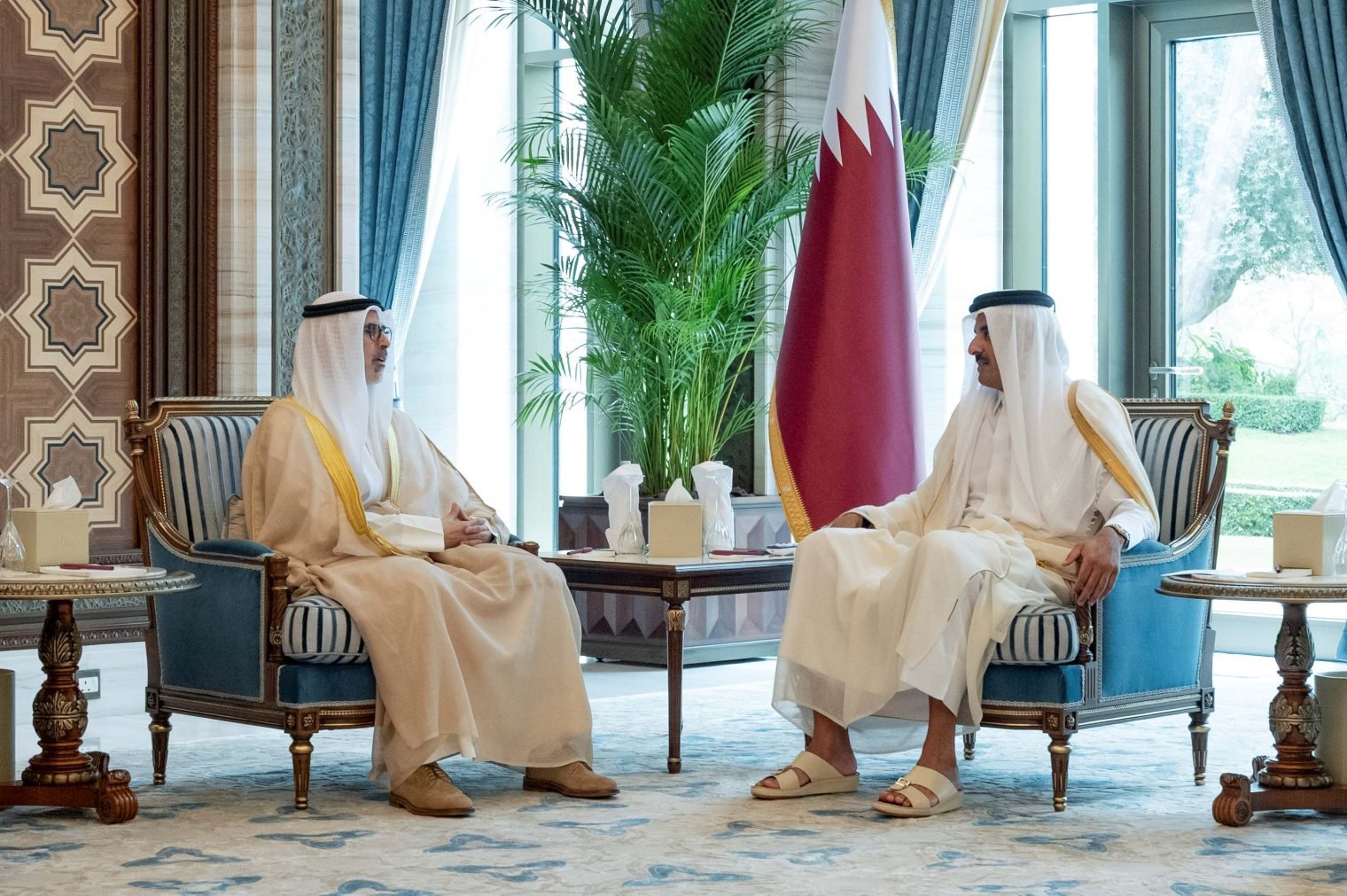 Qatar’s Amir Meets Kuwaiti Foreign Minister to Strengthen Bilateral Ties.