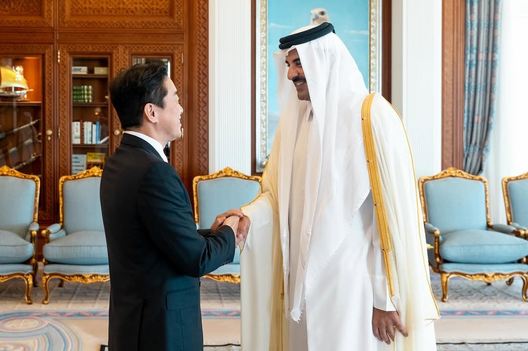 HH The Amir Receives Written Message from South Korean President.