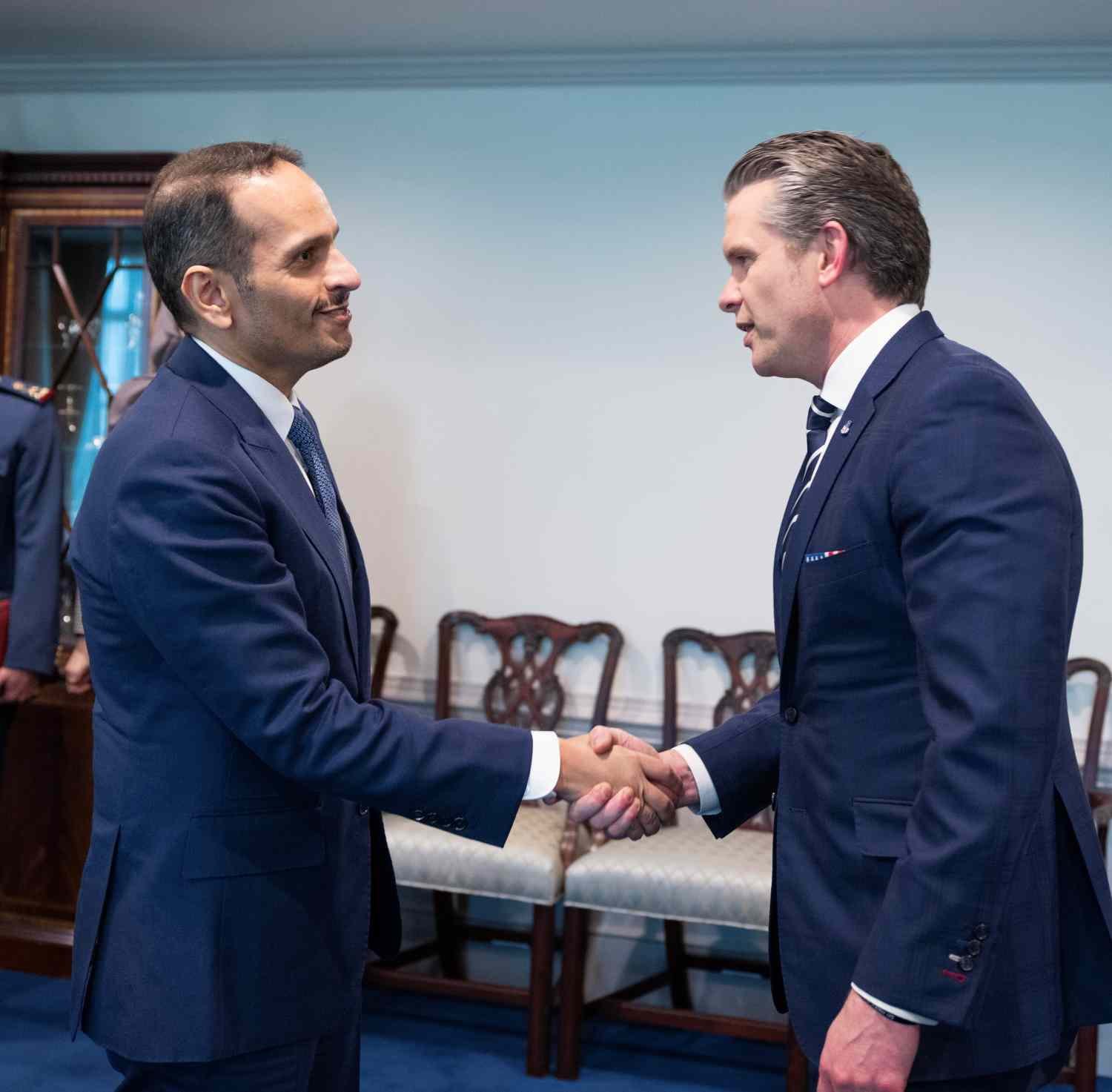 Prime Minister and Minister of Foreign Affairs Meets US War Secretary.