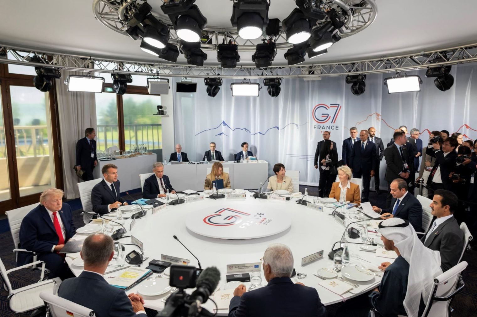 HH The Amir Participates in G7 Summit Session on Middle East Stability and Regional Security